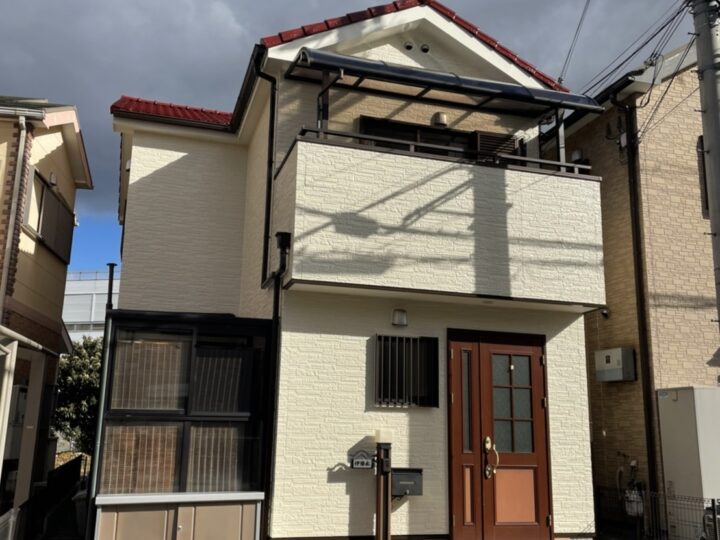 赤い屋根がポイント♪│堺市の外壁塗装・屋根塗装・雨漏り専門店　千成工務店