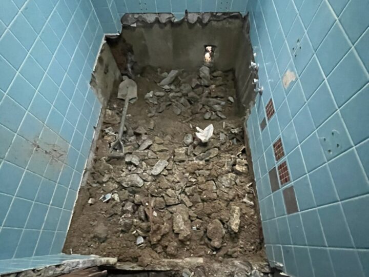 既存浴室の解体