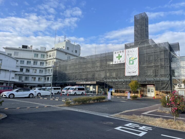 堺市南区　泉北陣内病院様　足場設置工事│堺市の外壁塗装・屋根塗装・雨漏り修理専門店　千成工務店